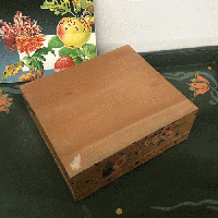 ノスタルジックなフラワープリントの木箱