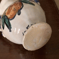 大胆な筆づかいが人気のスペインのハンドペイント陶器