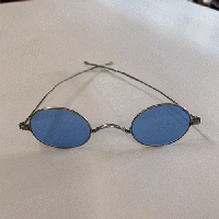 ブルーのレンズ入りアンティークオーバルフレーム眼鏡