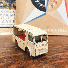 DINKY 1949〜54年 EXPRESS DAIRY ミルクバン .30V